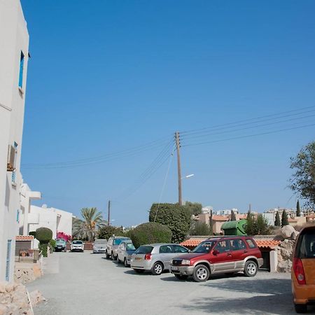 Modern Apartment Not Far From The Beach Paphos ภายนอก รูปภาพ