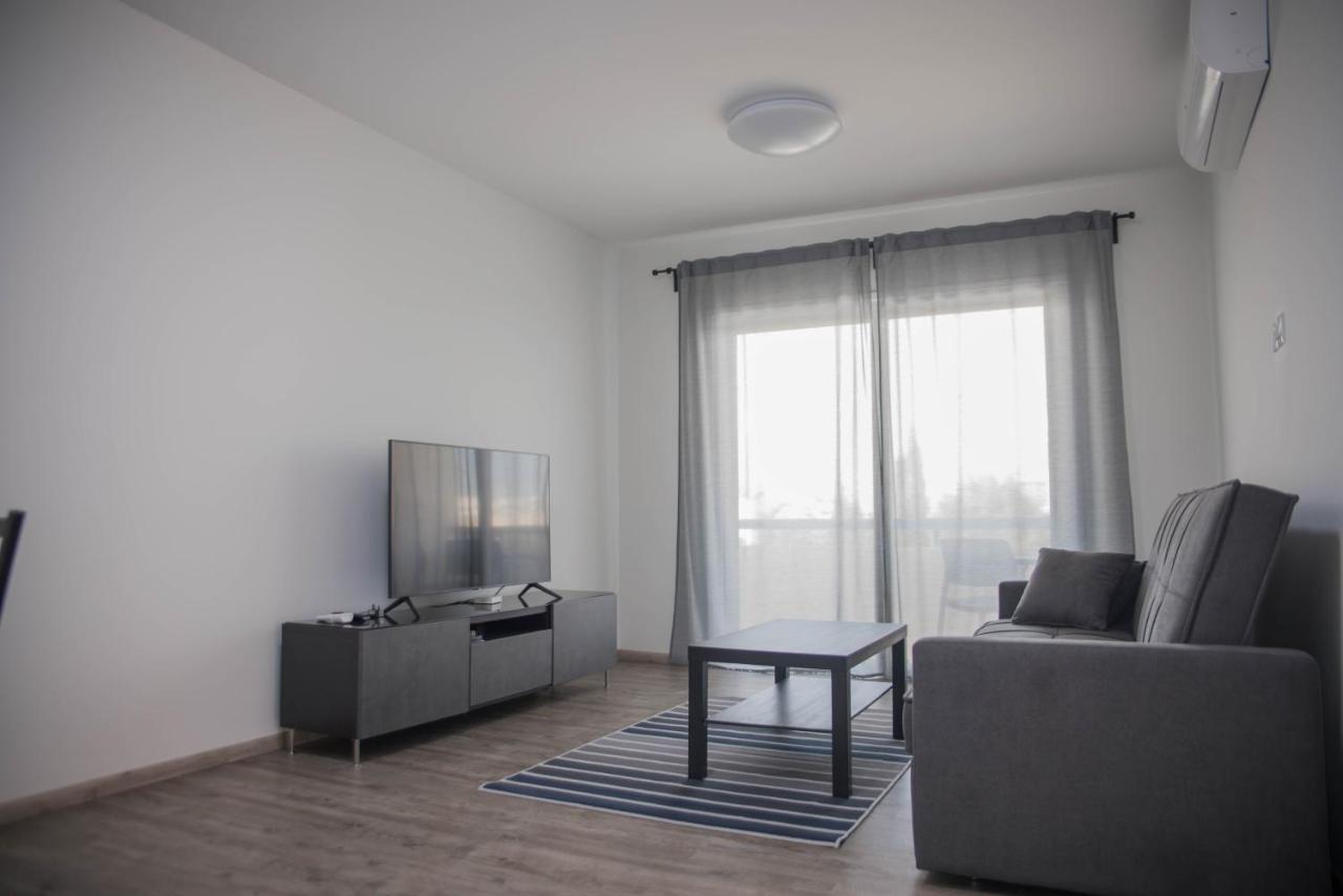 Modern Apartment Not Far From The Beach Paphos ภายนอก รูปภาพ