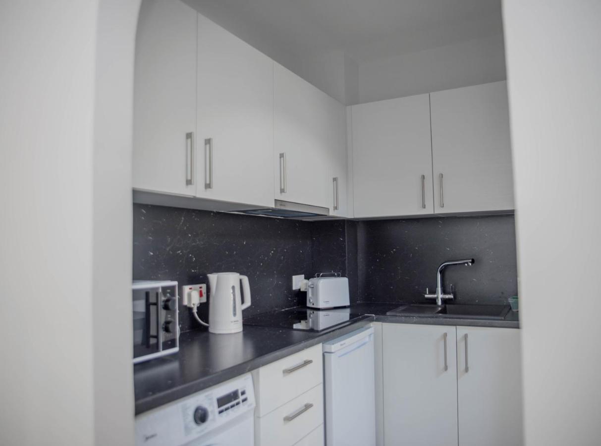 Modern Apartment Not Far From The Beach Paphos ภายนอก รูปภาพ